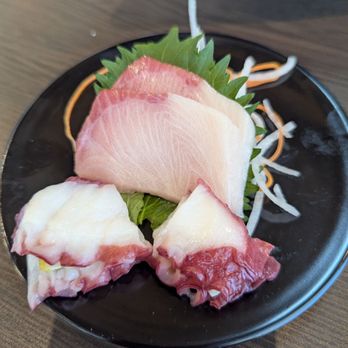 Mizu Sushi Ayce - Hamachi sashimi. Tako sashimi with lemon wedges sandwiches in between? - Sushi Bars Near Me - Pleasant Hill, California