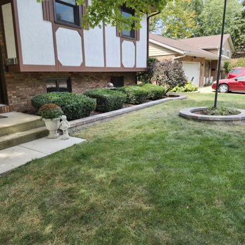 Q’S Lawncare - Landscaping Near Me - DeKalb, Illinois