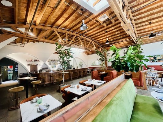 Edgemar Restaurant + Lounge by null