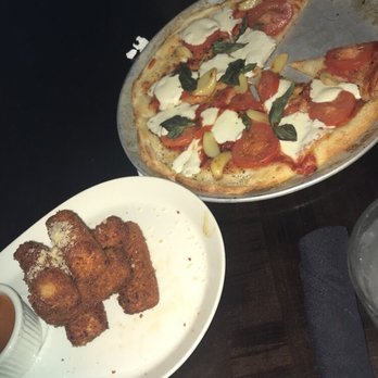 Yard House - Margherita Pizza, fried Mac and cheese, poke nachos - New American Near Me - Carlsbad, California Yard House - Margherita Pizza, fried Mac and cheese, poke nachos - New American Near Me - Carlsbad, California