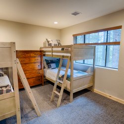 Buck Springs Resort - Two sets of bunk beds, upstairs in 3 bedroom cabin.