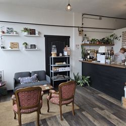 Vagabond Coffee - Cozy and green!