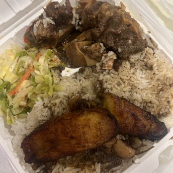 Jampinoy - Oxtail plate - Caribbean Near Me - Vista, California Jampinoy - Oxtail plate - Caribbean Near Me - Vista, California