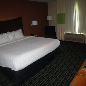 Fairfield by Marriott Inn & Suites Portland Airport - king size bed - Hotels Near Me - Portland, Oregon