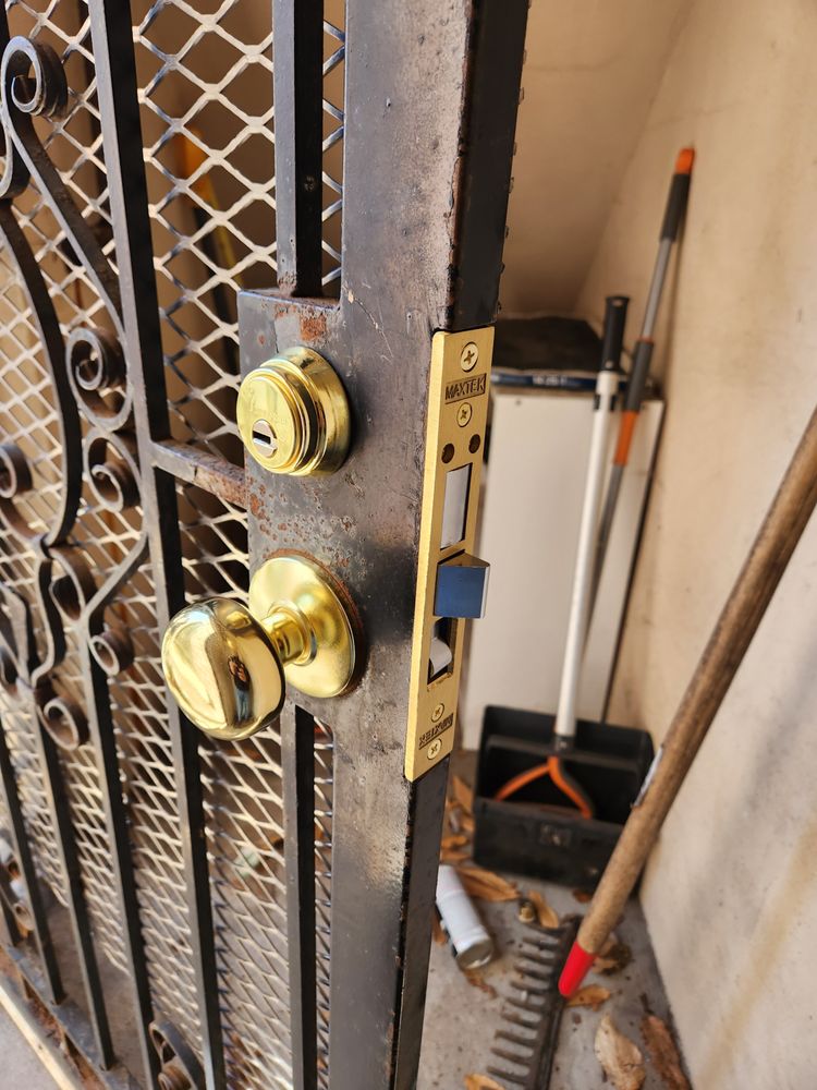 AMPM LOCKSMITH 21 Photos 425 E 75th St, New York, New York Keys