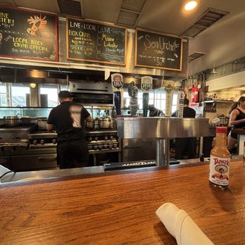Santa Barbara Shellfish Company - Bar Area - Seafood Near Me - Santa Barbara, California