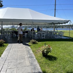Fall River Country Club - Outdoors beautiful lawn and water view