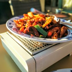 Asia Wok Restaurant - Lecker: "Dchingis Khan Spezial" mit Rind-, Schweine- und Entenfleisch und Gemüse.