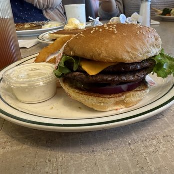 NORMS Restaurant - Cheeseburger - American Near Me - Whittier, California