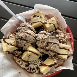 Oreo crumble with cheesecake and extra ice cream no whip cream Oreo crumble with cheesecake and extra ice cream no whip cream