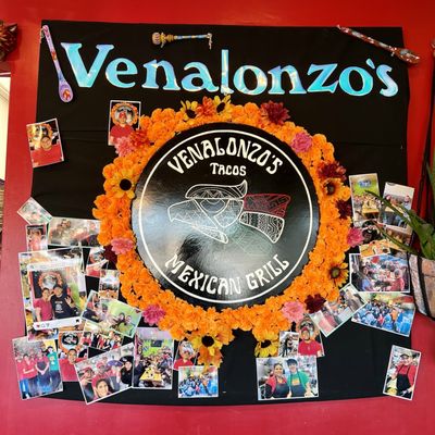 Venalonzo's Tacos by null
