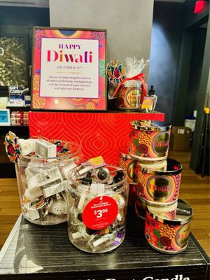 Bath & Body Works 新品 まとめ売り 1つから可⭐︎ Bath & Body Works 3 Piece Gift Box Set - Japanese Cherry Blossom