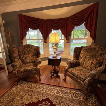 Red Rocker Inn - Parlor - Southern Near Me - Black Mountain, North Carolina
