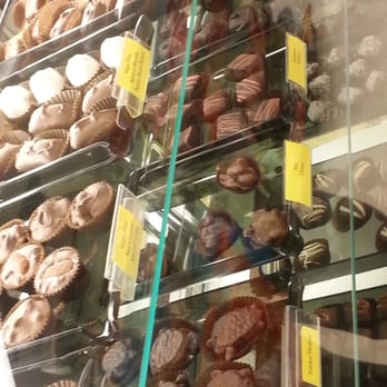 Ruth Hunt Candy Co - Display case of yum - Candy Stores Near Me - Mount Sterling, Kentucky