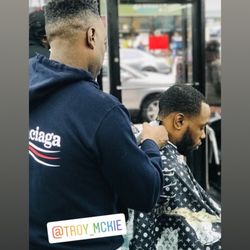 Working on the BACK ROUND-LINE UP, Troy M #doosbarbershop
