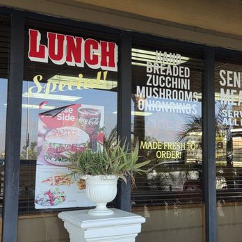 Lindo’s Diner - Lunch Special Sign;) - American Near Me - Yucaipa, California