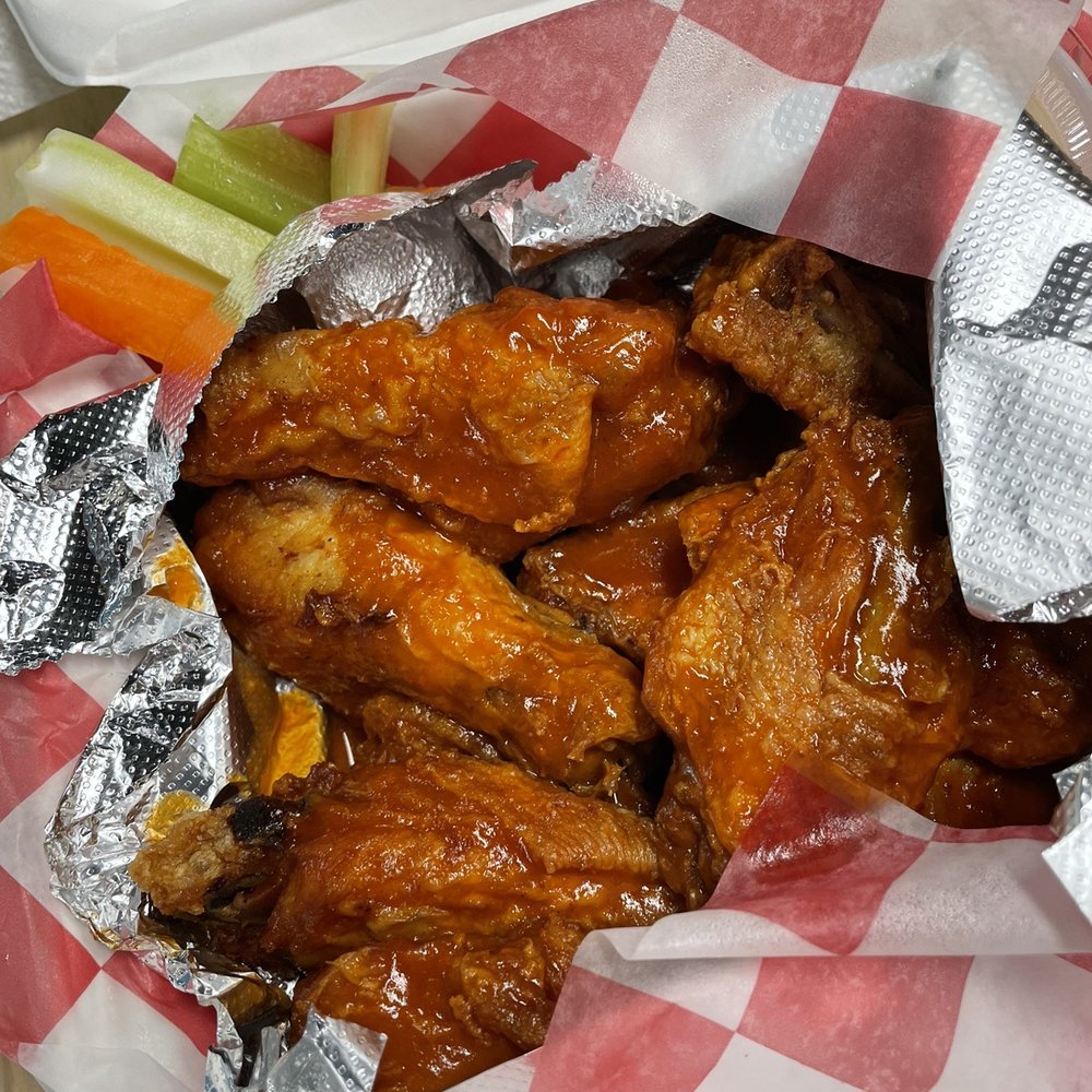 1010 Pizza & Grill - Buffalo Style Wings - Pizza Near Me - Media, Pennsylvania