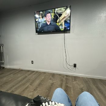 Custom Auto Repair & Service - Waiting area - Auto Repair Near Me Custom Auto Repair & Service - Waiting area - Auto Repair Near Me