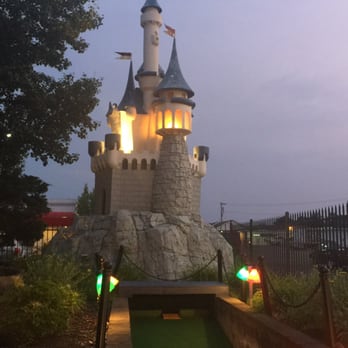 Magic Putting Place - Mini Golf Near Me - Manassas, Virginia