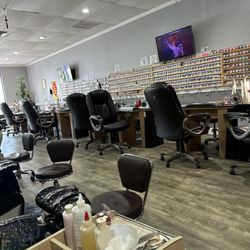 Oriental Nails by Kim - All walls full of colors to choose.