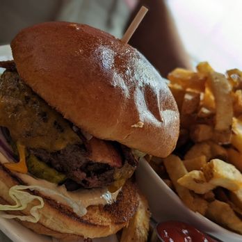Homer St. Cafe and Bar - Bacon cheeseburger - Canadian (New) Near Me - Vancouver, British Columbia