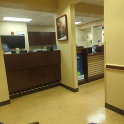 AdventHealth Centra Care Waterford Lakes - The lobby is the perfect temperature. It is humid outside but it feels absolutely amazing in here. I feel better already!