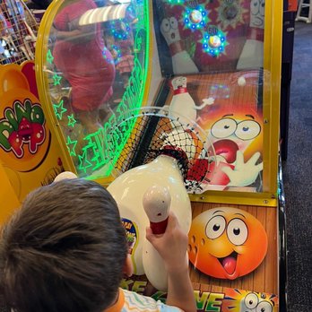 Chuck E. Cheese - Pizza Near Me - Bayamon, Puerto Rico