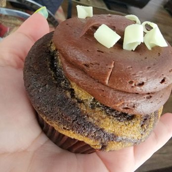 Icing On The Cupcake - Marvelous Marble! - Cupcakes Near Me - Sacramento, California