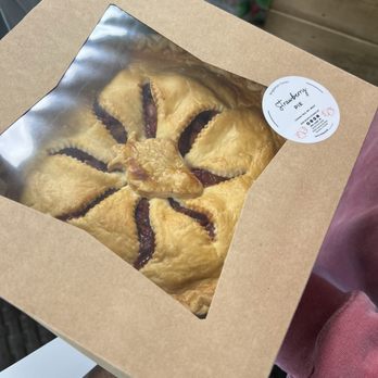 Wegmeyer Farms - Strawberry pie - Do-It-Yourself Food Near Me - Hamilton, Virginia