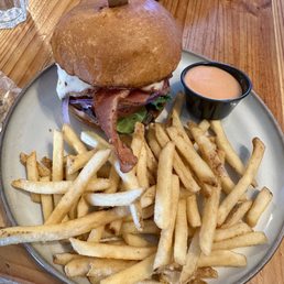 Pineview Burger