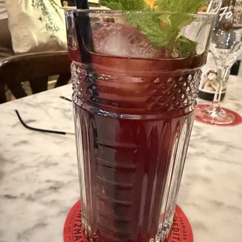 Els 4 Gats - Sangria - Spanish Near Me - Barcelona, B Els 4 Gats - Sangria - Spanish Near Me - Barcelona, B