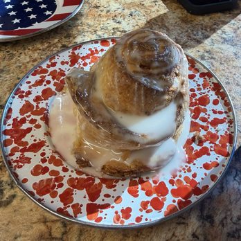 Florida Cracker Feed Lot - Cinnamon roll YUMMY - Breakfast & Brunch Near Me - Webster, Florida