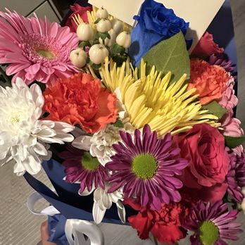 April Flowers - Florists Near Me - Pico Rivera, California April Flowers - Florists Near Me - Pico Rivera, California