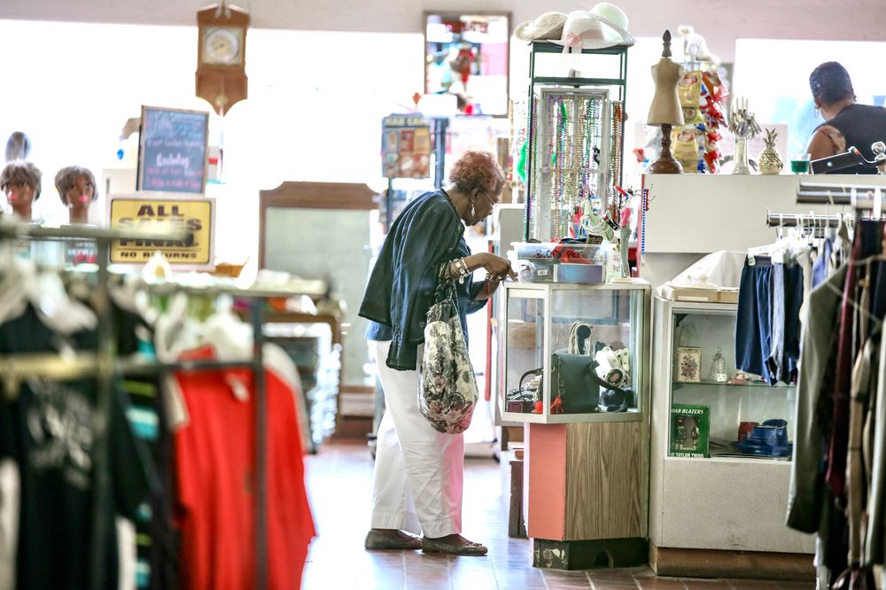 BARGAIN CENTER THRIT STORE 15 Photos 1728 Mt Meigs Rd, Montgomery