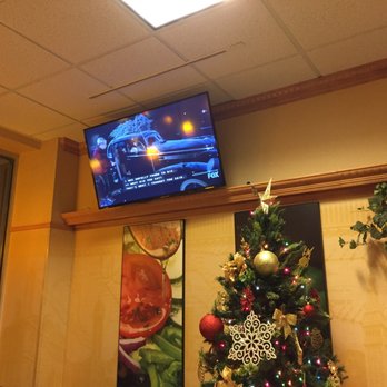 Subway - 2 big screen TVs, seats over 80 people, love seats bench's, low chairs, talk chairs, booths, tables excellent for corporate meetings! - Fast Food Near Me - Northbrook, Illinois