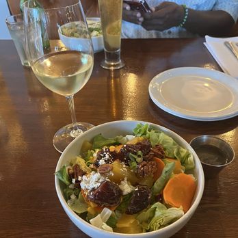 Beau's Grillery - Beau's salad - American Near Me - Bloomfield Hills, Michigan Beau's Grillery - Beau's salad - American Near Me - Bloomfield Hills, Michigan