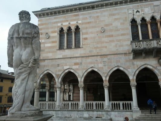 Piazza della Libertà by null