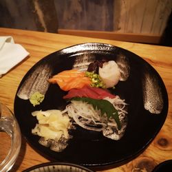Izakaya Joyi - Assiette de sashimi (saumon, thon et Saint Pierre)
