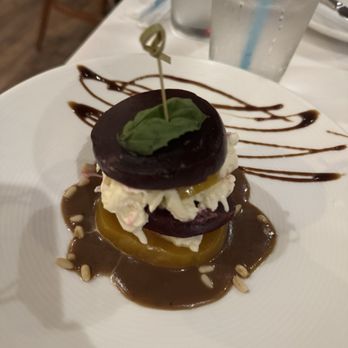 Russell's on Lake Ivanhoe - Beets salad - American Near Me - Orlando, Florida