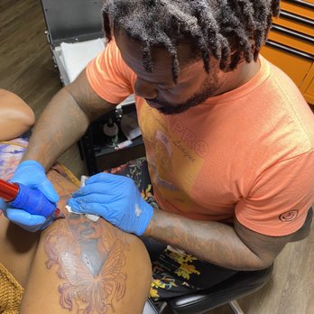 Boneface Ink - Boneface tattooing a client. - Tattoo Near Me - Pensacola, Florida Boneface Ink - Boneface tattooing a client. - Tattoo Near Me - Pensacola, Florida