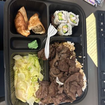 FUWA - This is the beef teriyaki bento box with teriyaki beef over white rice, salad, California roll and pot stickers. - Japanese Near Me - Los Angeles, California FUWA - This is the beef teriyaki bento box with teriyaki beef over white rice, salad, California roll and pot stickers. - Japanese Near Me - Los Angeles, California