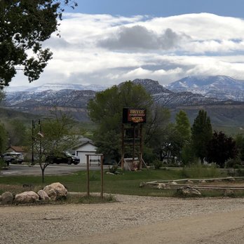 Bryce Pioneer Village - Mountain View in background - Hotels Near Me - Tropic, Utah