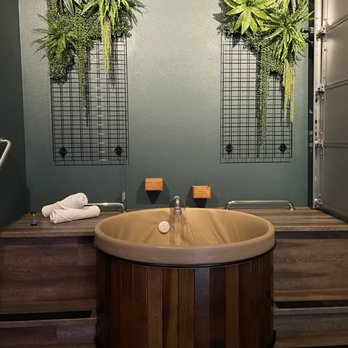 Oakwell Beer Spa - Hydrotherapy tub - Day Spas Near Me - Denver, Colorado Oakwell Beer Spa - Hydrotherapy tub - Day Spas Near Me - Denver, Colorado