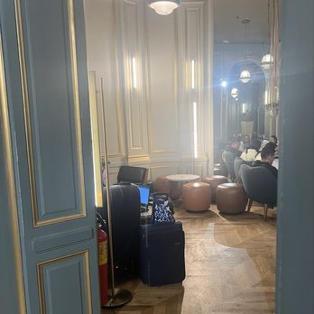 Starbucks - Back room - Coffee & Tea Near Me - Paris, 75