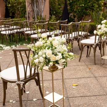 Four Seasons Flowers - medium aisle bouquet - Florists Near Me - San Diego, California