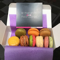 8 pack of macarons