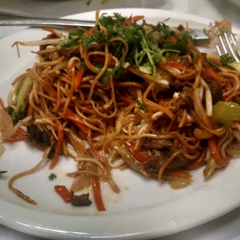 La Baie d'Halong - Nouielles sautees au boeuf. Some sort of wheat based noodle, not rice. - Vietnamese Near Me - Colmar, 68