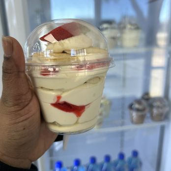 The Puddery - Strawberry Chessman pudding - Desserts Near Me - Pearland, Texas