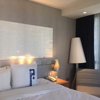 Radisson Blu Aqua Chicago - Our beautiful corner room - Hotels Near Me - Chicago, Illinois Radisson Blu Aqua Chicago - Our beautiful corner room - Hotels Near Me - Chicago, Illinois
