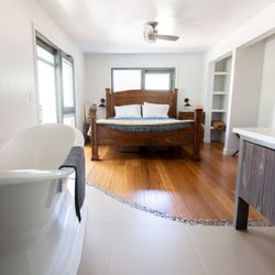 Jal with King Bed
